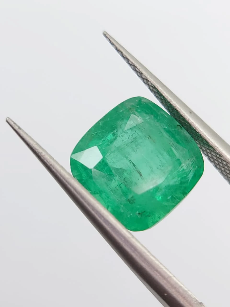 3.5ct Natural Cushion Cut Emerald from Afghanistan — view 4